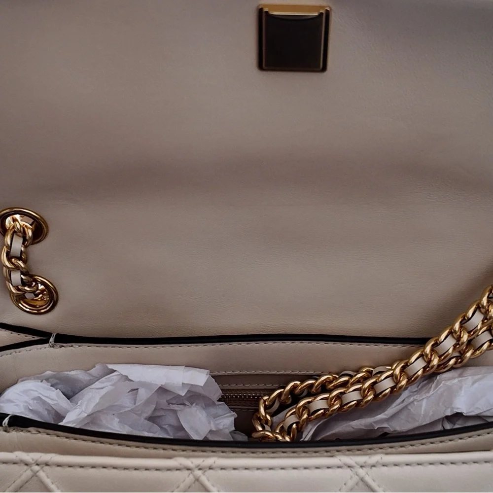 Tory Burch Quilted Shoulder Bag in Cream with Gold Chain